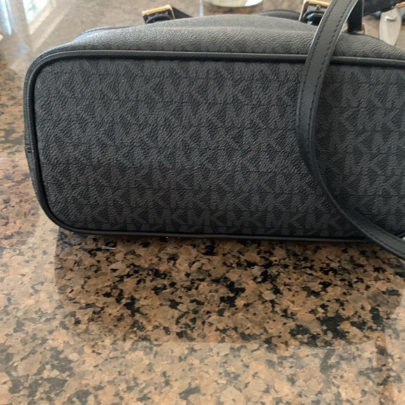 New Michael Kors - Picture 7 of 7